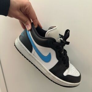 Nike Black and Blue Low-Top Sneakers